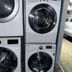 LG 24" front-loading washer and dryer/ Lavadora y secadora marca LG