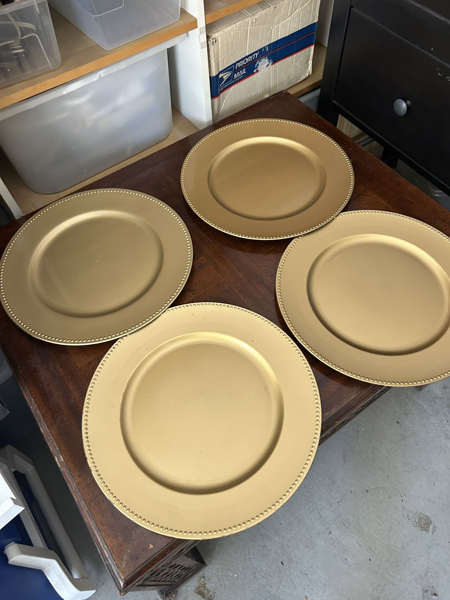 10 Decorative Gold Chargers For Fancy Table Set.
