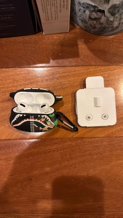Air Pods Pro 1st Gen And Carrying Case