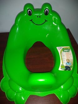 Frog potty seat