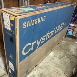 (CRACKED SCREEN) 82” Samsung Crystal UHD 6 Series TU6950 (CRACKED SCREEN)