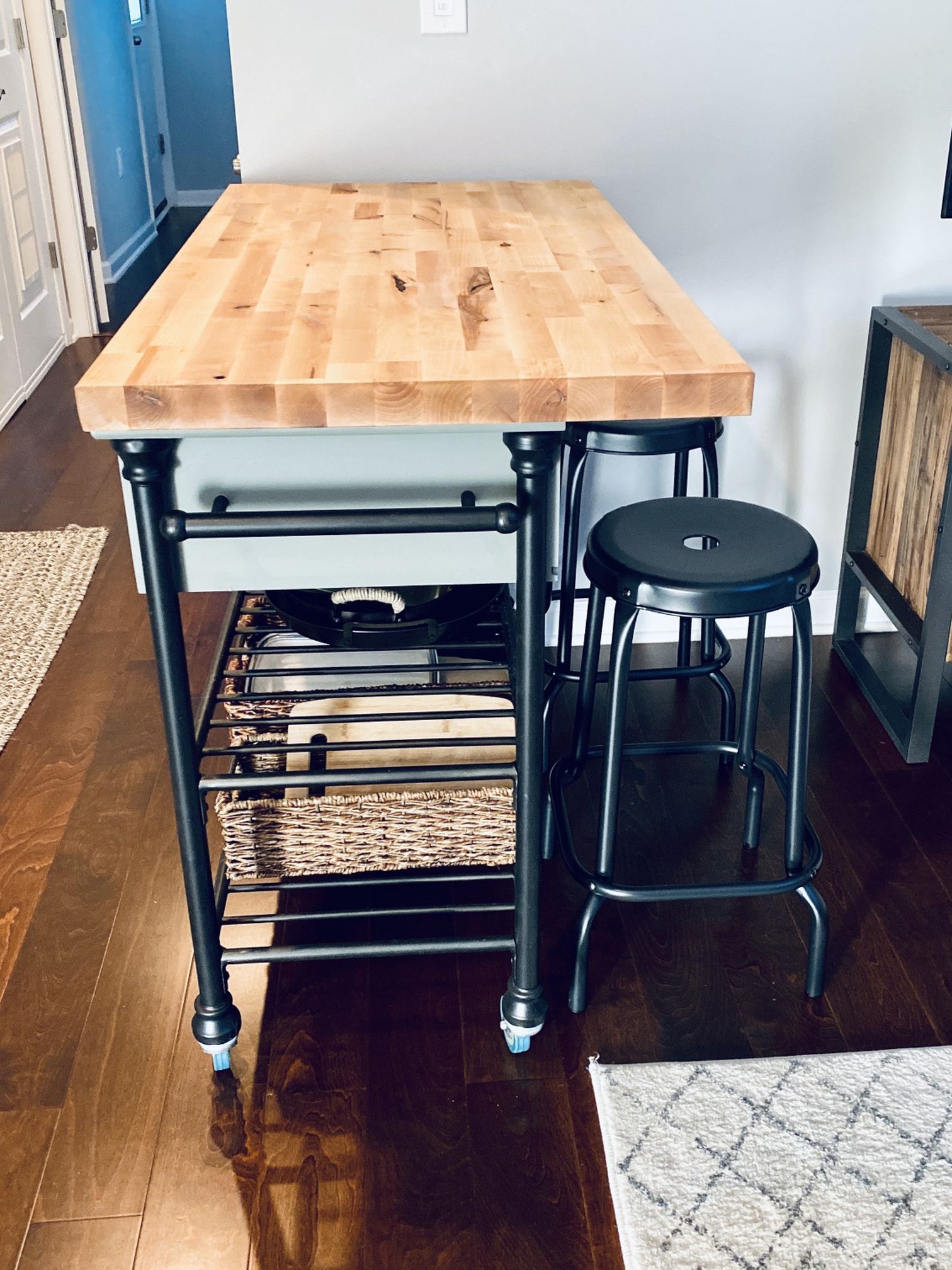 Kichen Island With Seating And Removable Butcher Block Top