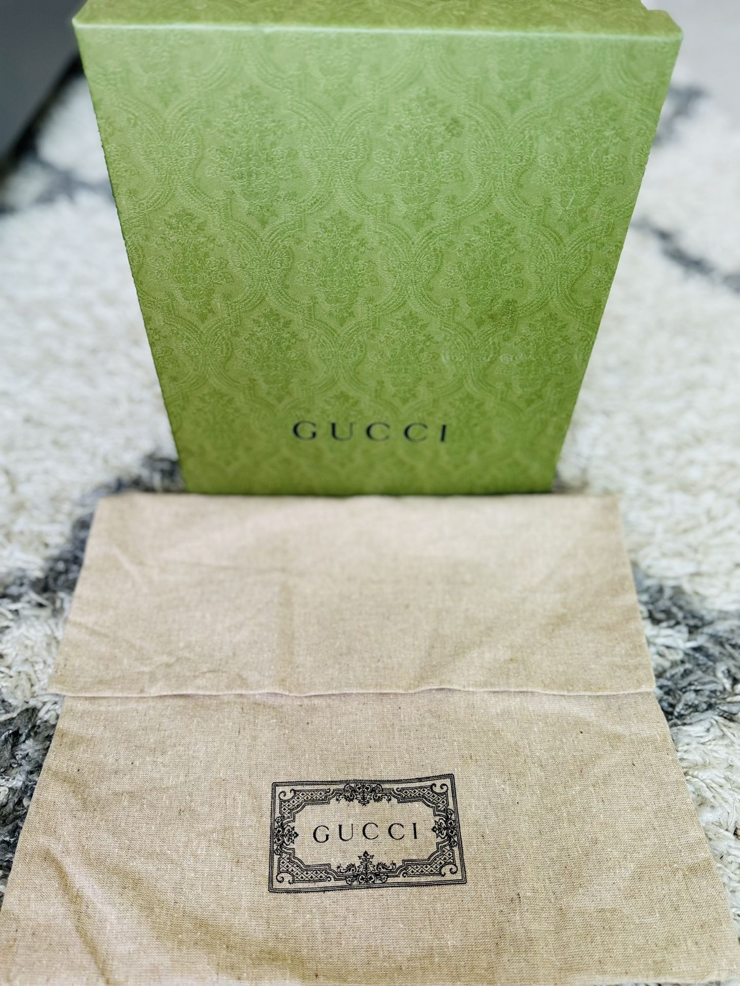 Gucci box & dust bag