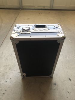 Travel case for deejays dj