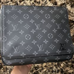 LV MESSENGER BAG - PRICE NEGOTIABLE $300