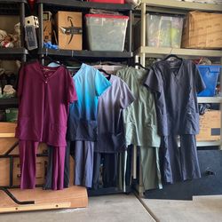 XL Scrubs  Excelente Conditions 