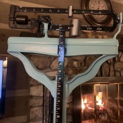 Early Century Antique Continental Doctors Scale