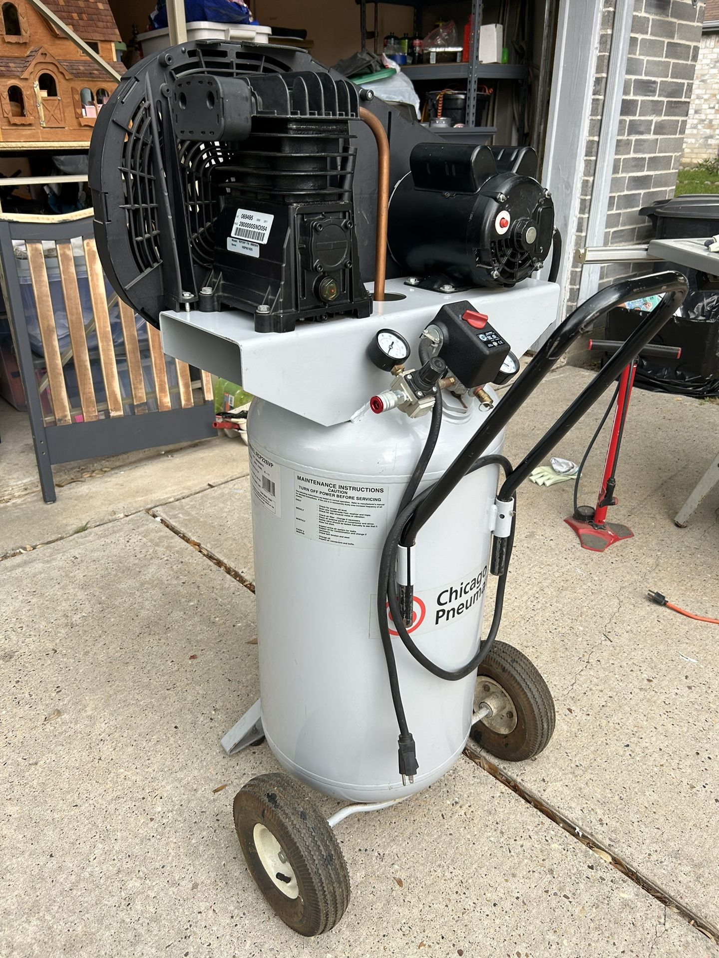 Large Air Compressor - Chicago Pneumatic 2hp / 26GAL