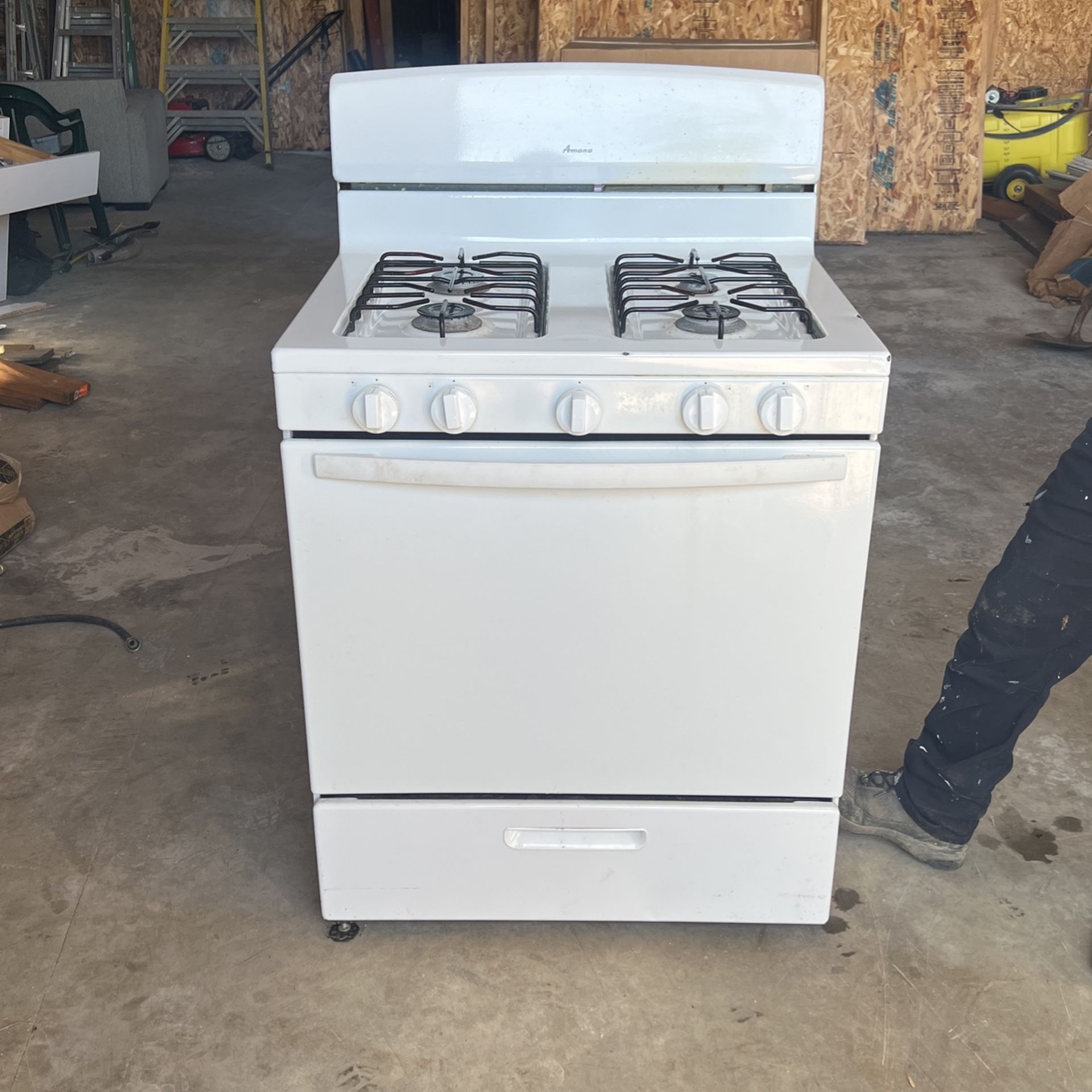 Amana AGR4230BAW 30 Inch Freestanding Gas Range with 5.1 cu. ft. Capacity