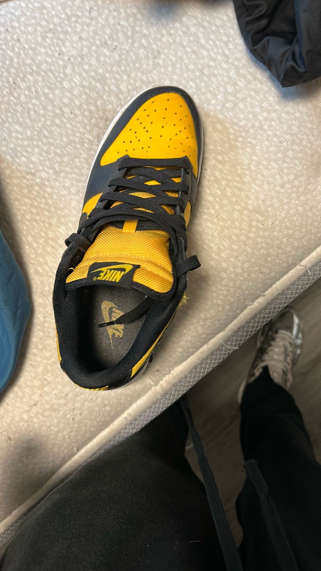 Nike Dunks Black And Yellow