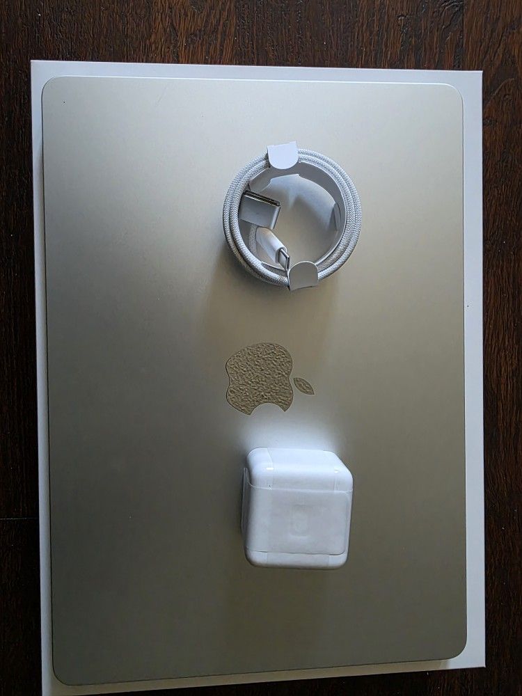 13 Apple MacBook Air M4 512GB SSD  32GB + 3 Years Apple Care 