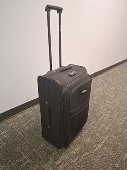 Frequent Traveler Expandable 24" Upright Carry-On Suitcase 12" depth