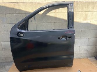 Front Left door Chevy Silverado 2019-25