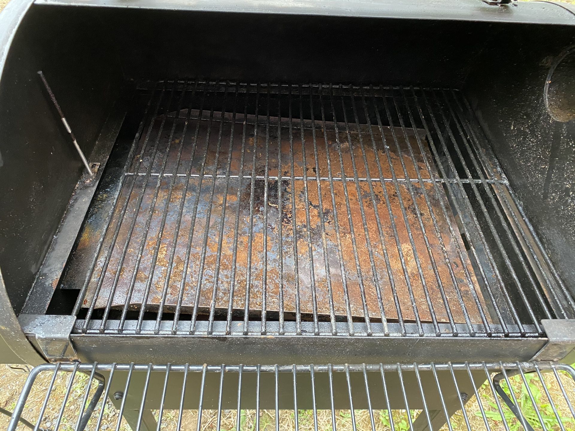 Traeger Smoker model BBQ07E for Sale in Chehalis, WA OfferUp