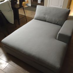 Beta Summit Gray Right Chaise Like New, Excellent Condition
