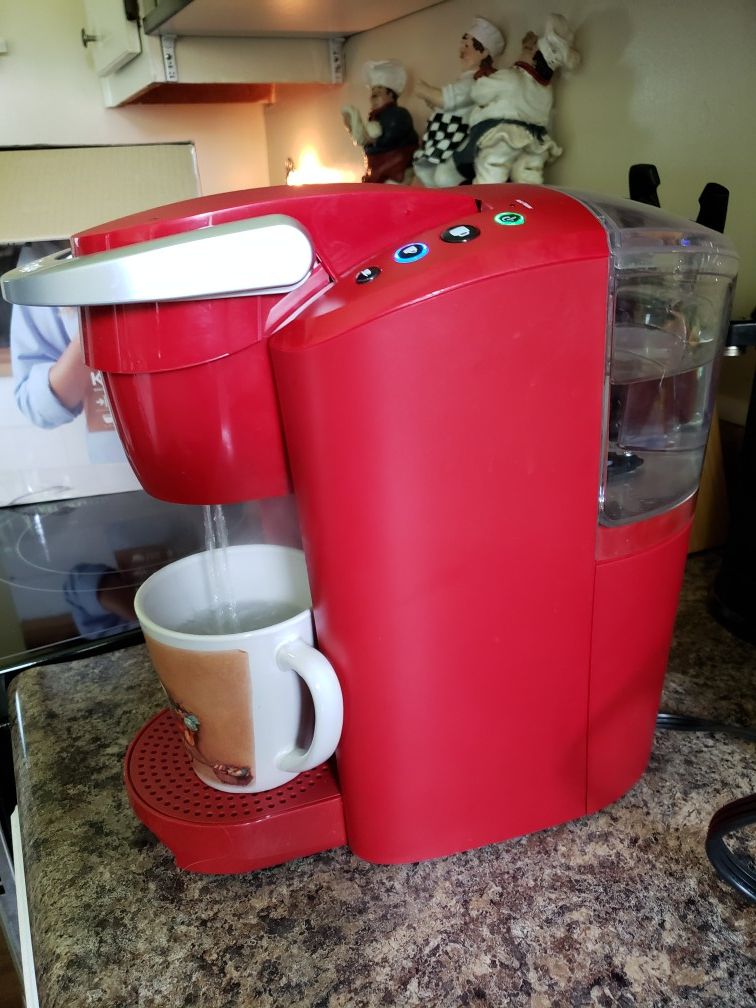 Keurig compact saving design, used 1 time, excellent condition, makes 3 cup sizes, 1 min brew. Holds 36 oz of water