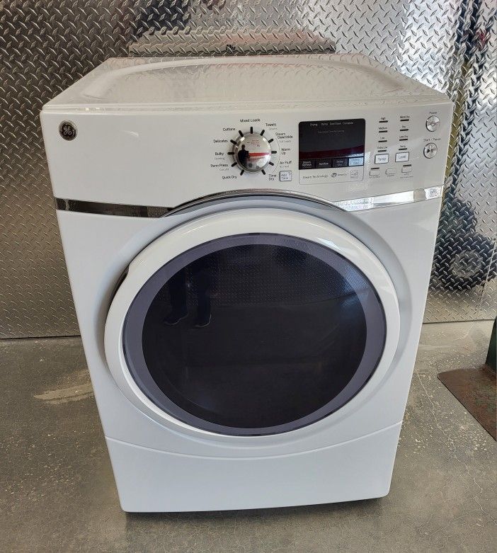 GE Frontload Dryer:LIKE NEW CONDITION, 7.5 CUFT CAPACITY, ELECTRIC. STEAM REFRESH/DEWRINKLE OPTION, QUICK DRY, SANITIZE CYCLE, NEW VENT HOSE