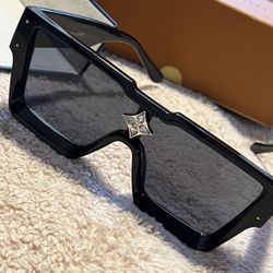 Women's Black Sunglasses(119)40