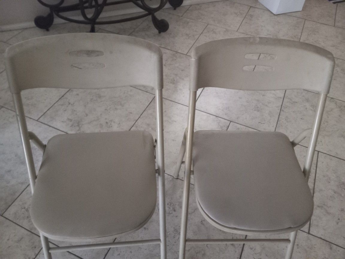 Folding Chairs 