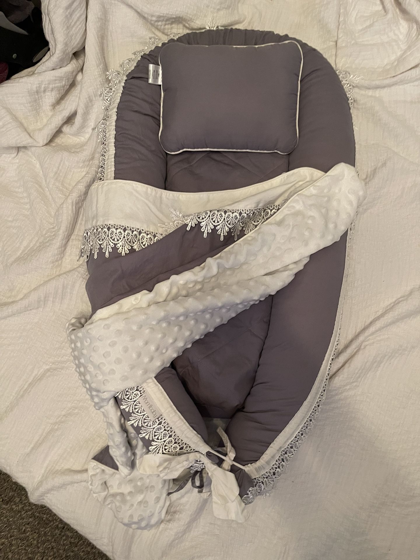 Baby Co Sleeper Lounger for Sale in Spanaway, WA OfferUp