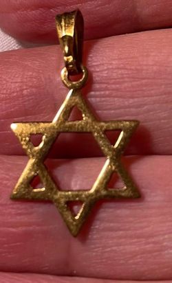 14k gold pendant