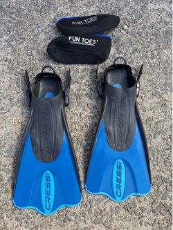 Cressi Palau fins LAF Set (red)(blue) and beach walkers bundle