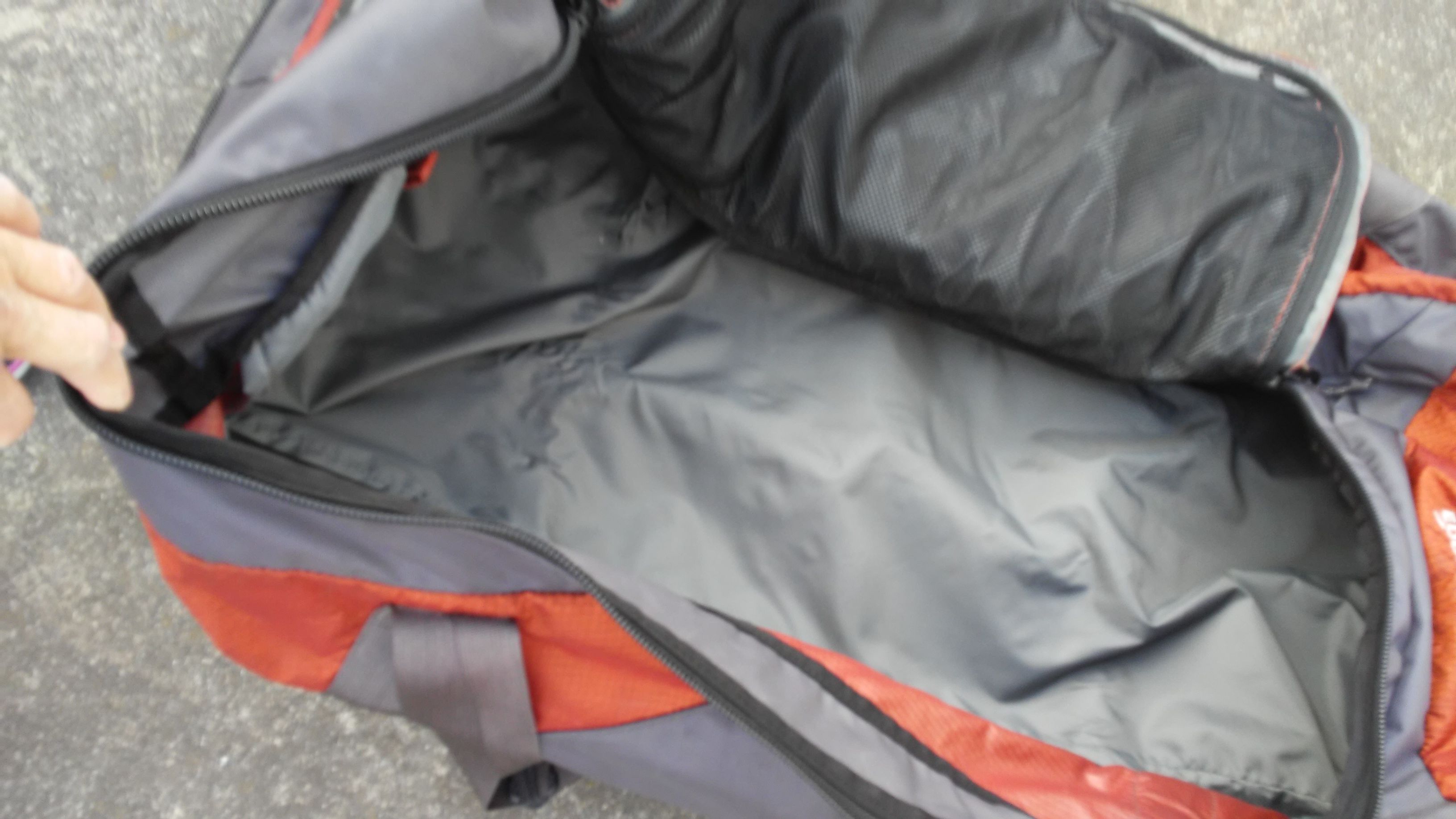 Eddie Bauer Expedition 34 Rolling Duffel Bag for Sale in Fremont, CA