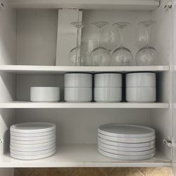 Plates / Cups / Pans / Pots (Great condition)