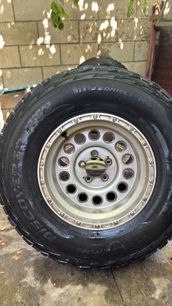4 yantas con sus rines31 x10.50. R15 lt