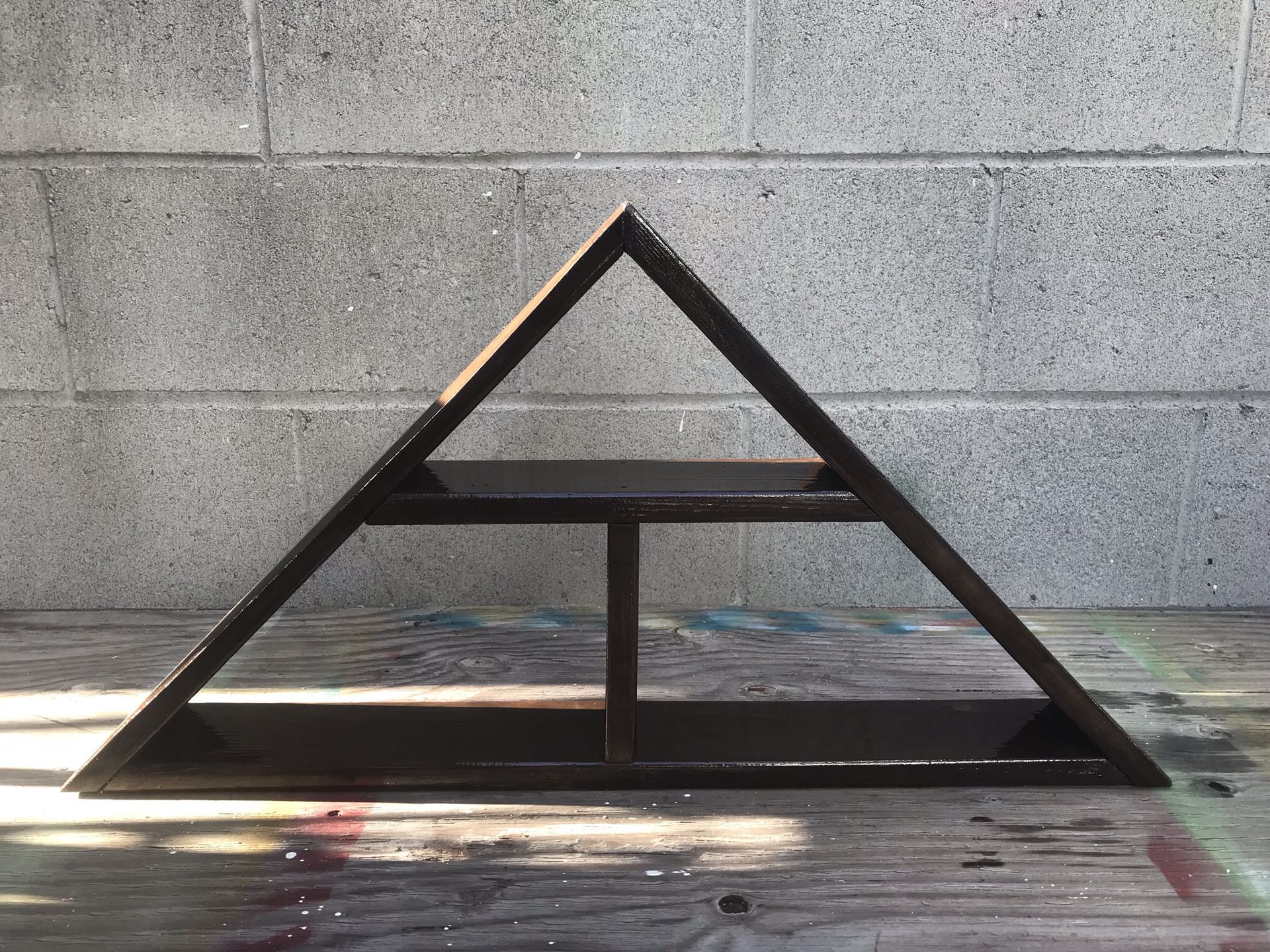 Triangle shelf