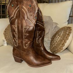 Women’s Boots Size 8.5