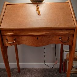 BIRDSEYE MAPLE 1 DRAWER SLANT FRONT SECRETARY DESK WITH KEY