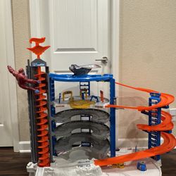 Hot Wheels Super Ultimate Garage