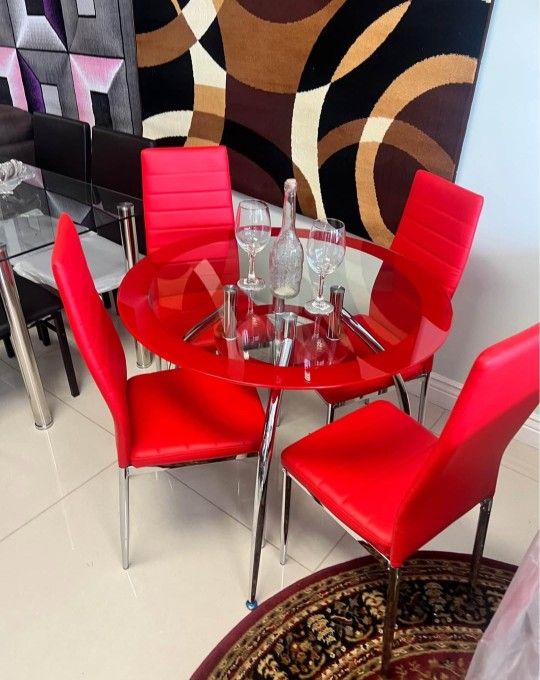 Dining Set// Brand New