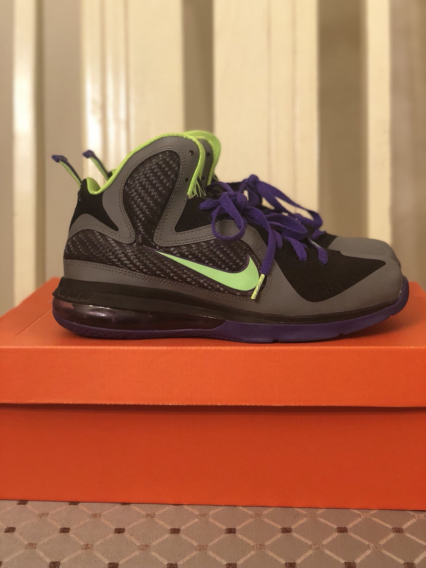 Lebron 9 Joker GS Size 7 VNDS