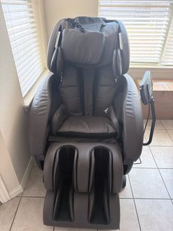 Full body massage chair