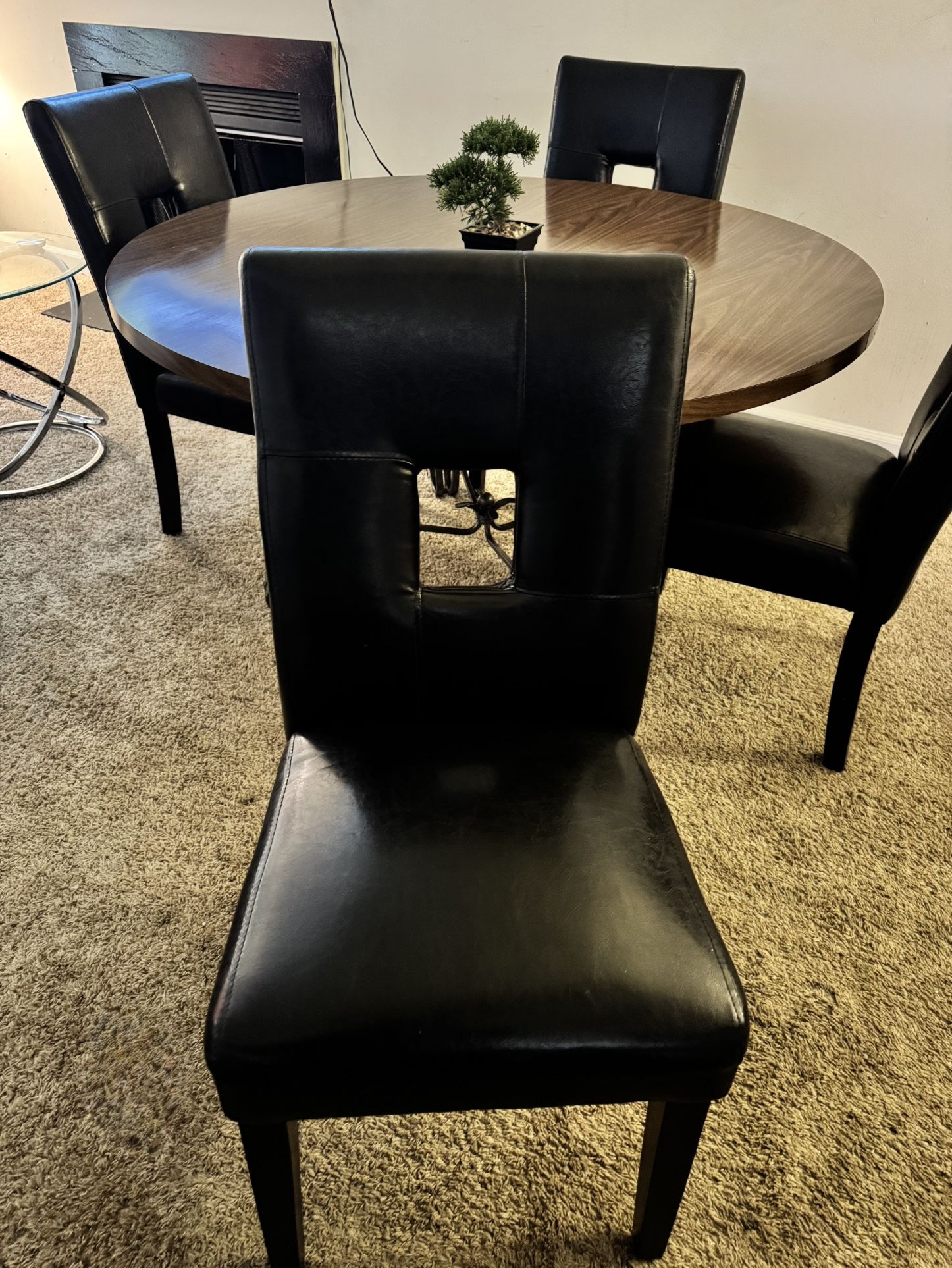 Dining Room With 4 Chairs πͺ