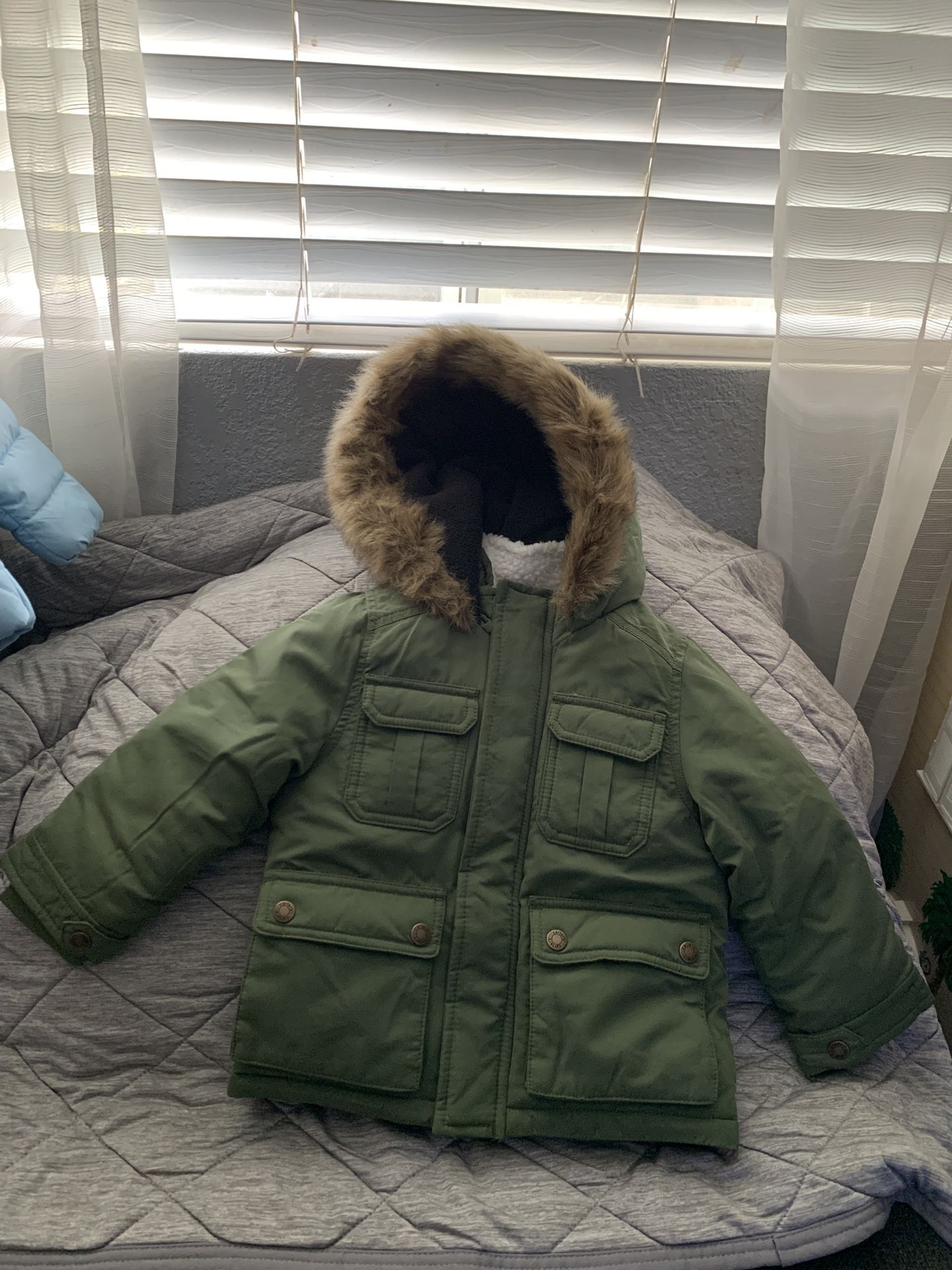Carter’s Kids Parka Green Jacket Size : 2