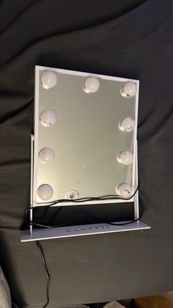 Little vanity mirror with lights