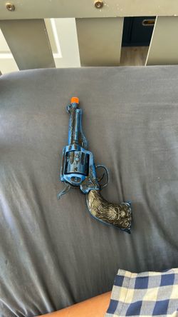 Toy revolver