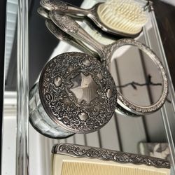 Elegant Silver-Plated 5-Piece Vanity Set Perfect Gift For Holders 