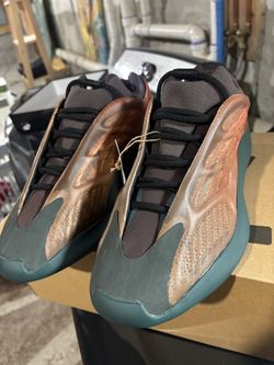 Yeezy 700 v3