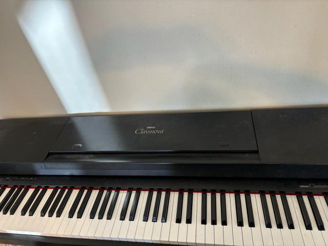 Yamaha CLAVINOVA CLP-360 (Electric Piano)