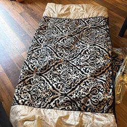 Black And Gold Queen Size Comforter Set