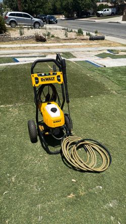 Pressure washer machine. Dewalt. 2400 Psi Nuevo y Trabajándo $230 firme