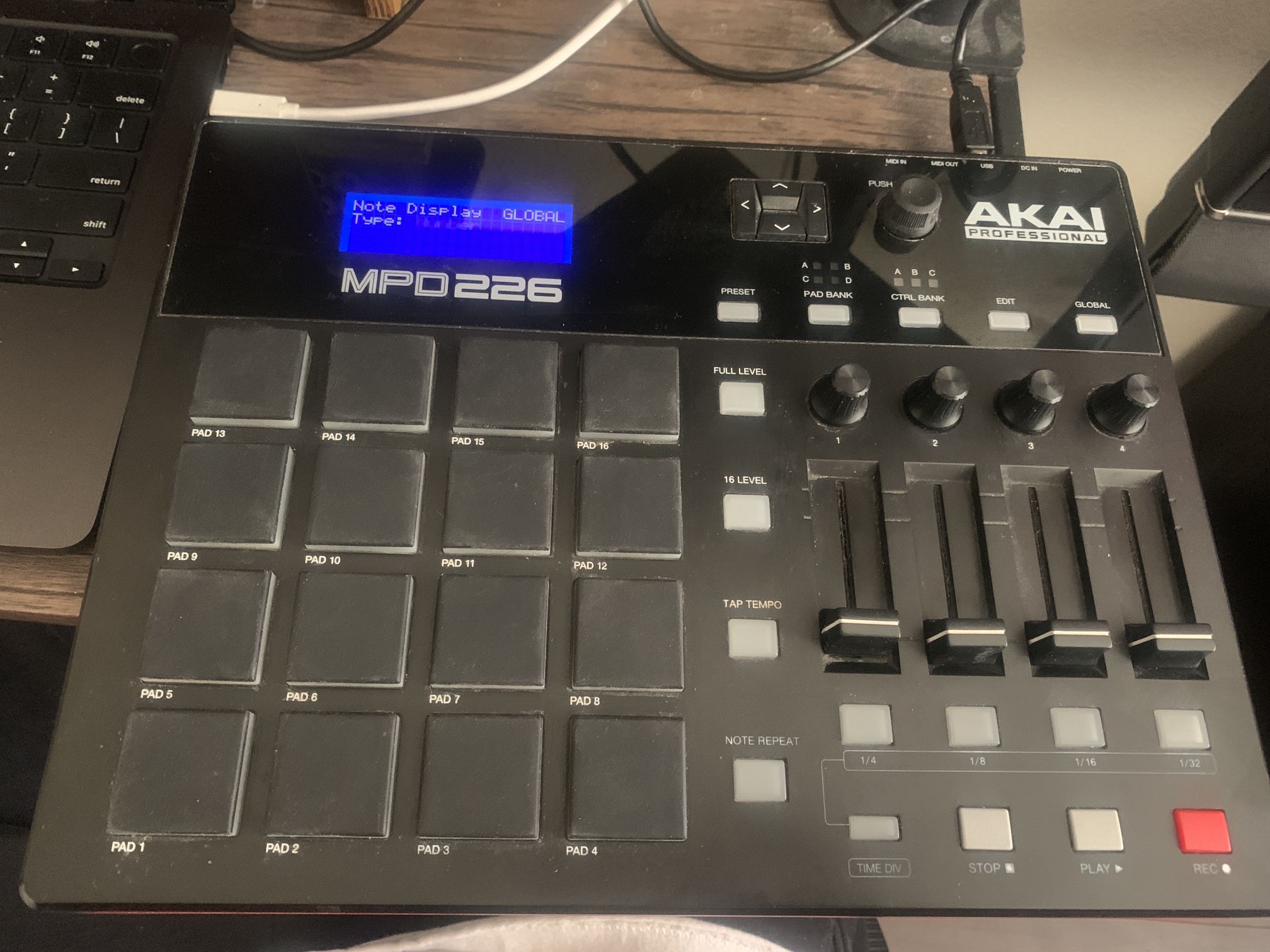 AKAI Professional MPD 226