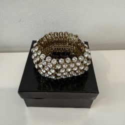 Bijou Trésor Crystal Statement Bracelet – Gold Tone – New