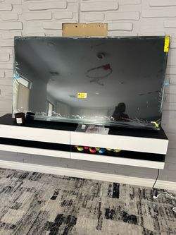 Brand new smart 70 inch tv Vizio