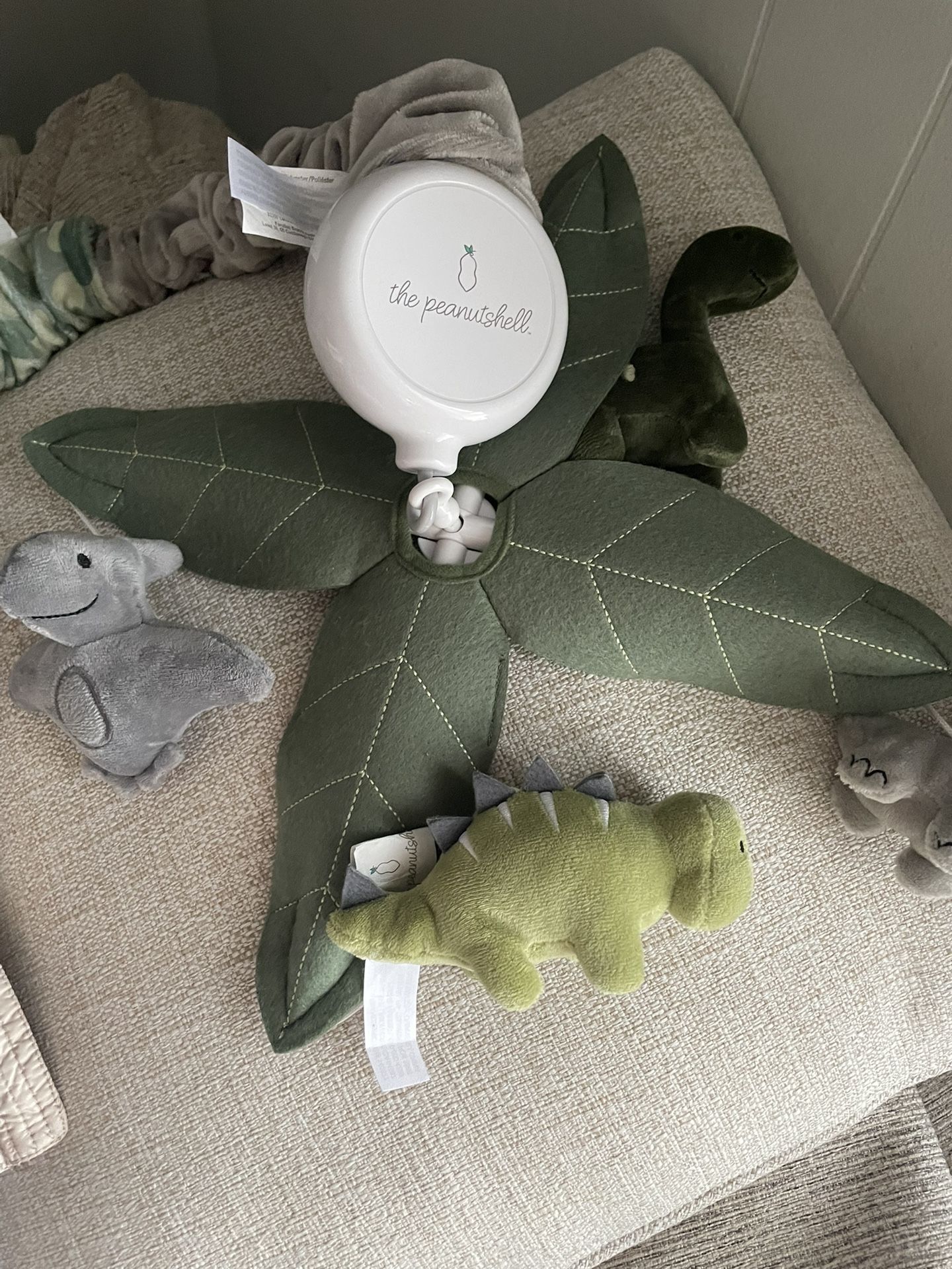 The Peanut shell Rainforest/dino Friends Soft MOBILE Brand New Open Box 