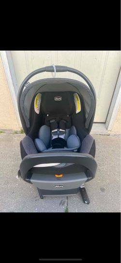 Chicco Infant Car Seat with Base